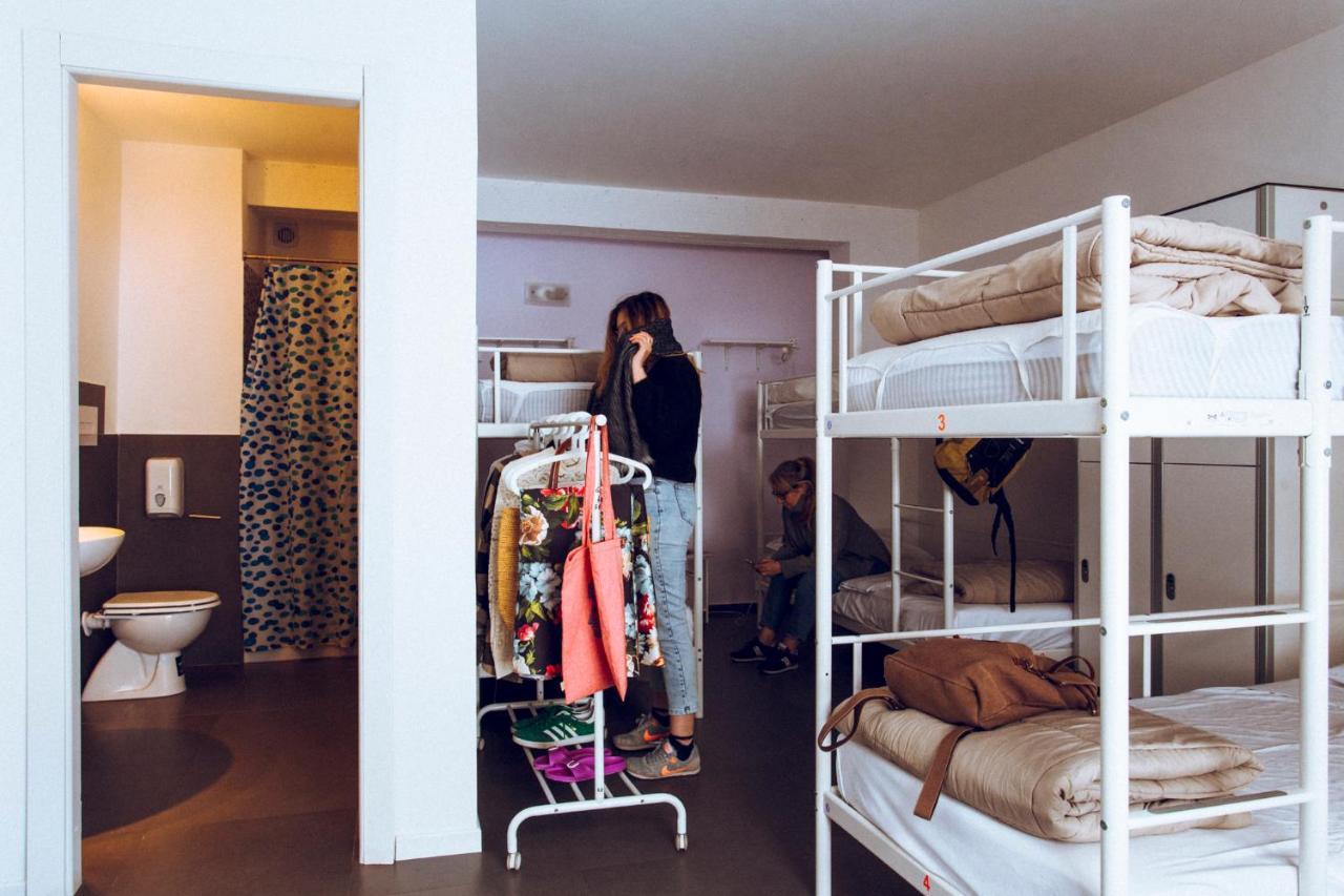 Bett im Frauenschlafsaal mit 8 Betten